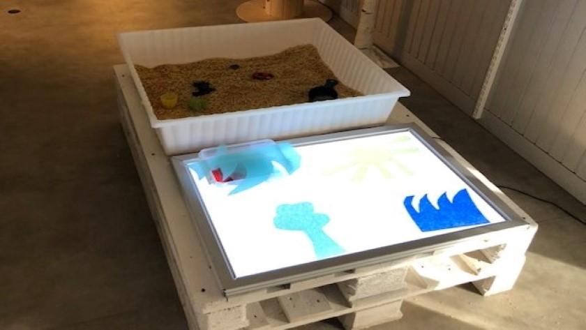 Projekt med färg & form i sand & på ljusbord